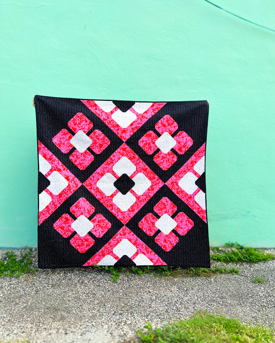 Smashing Petals Quilt for the cover of the pattern